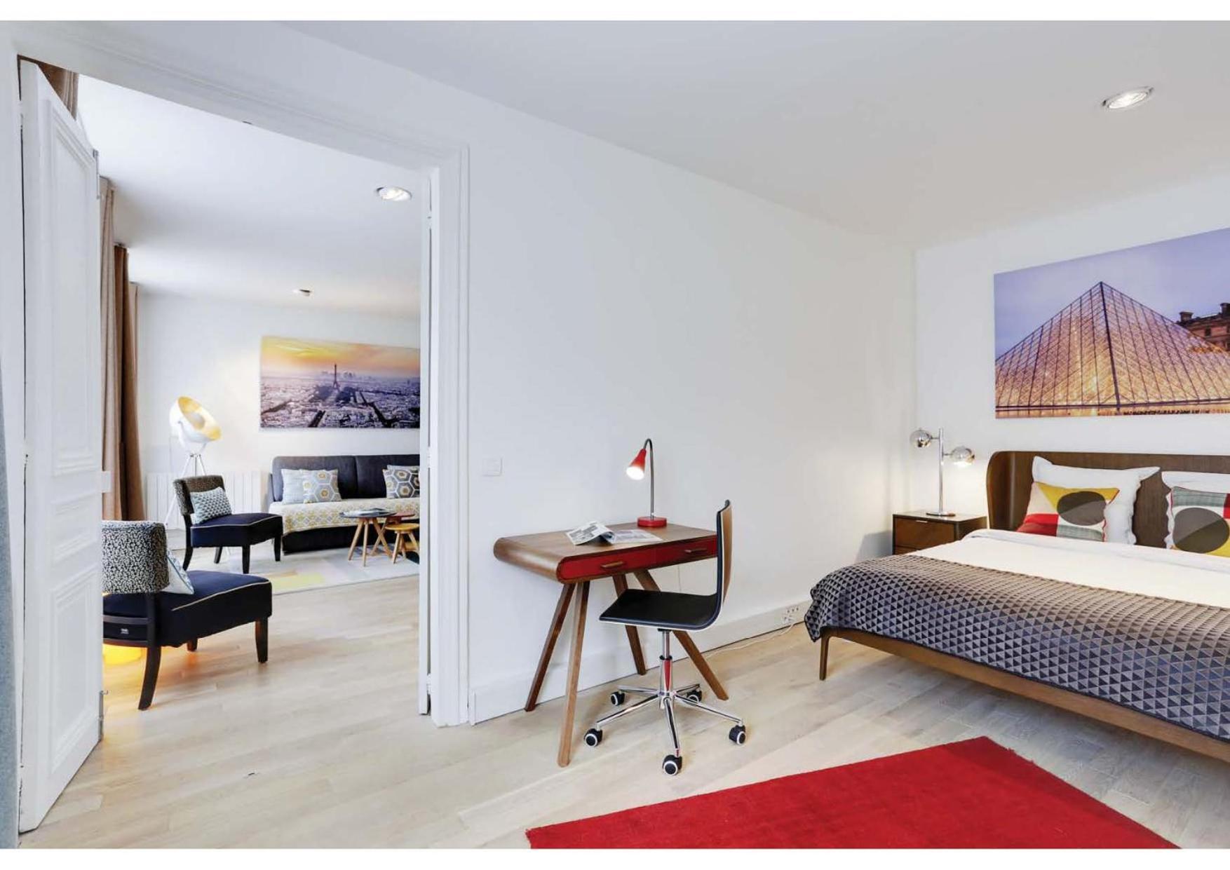 Centre - At Apartment *