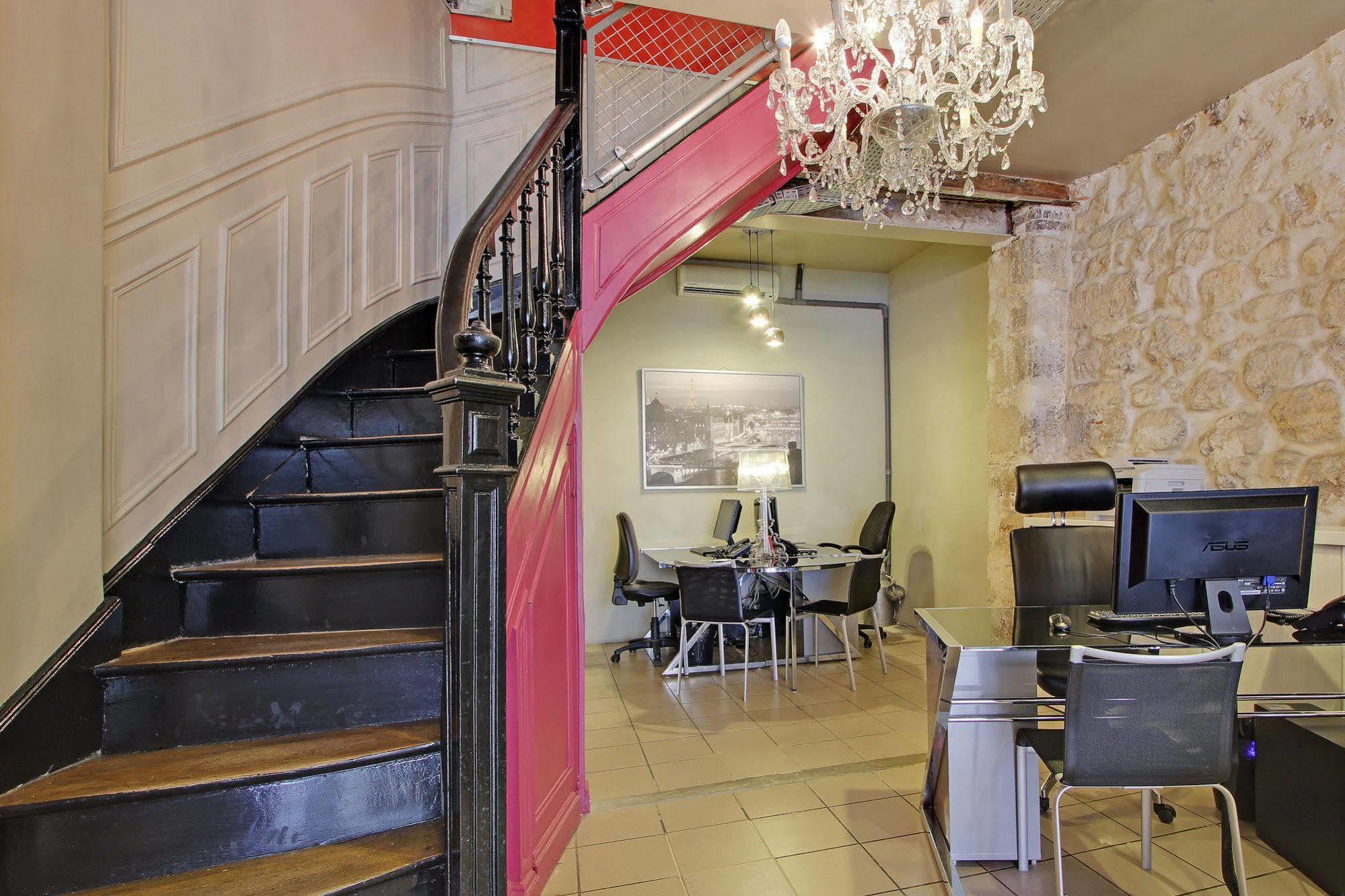 Apartment Centre - At